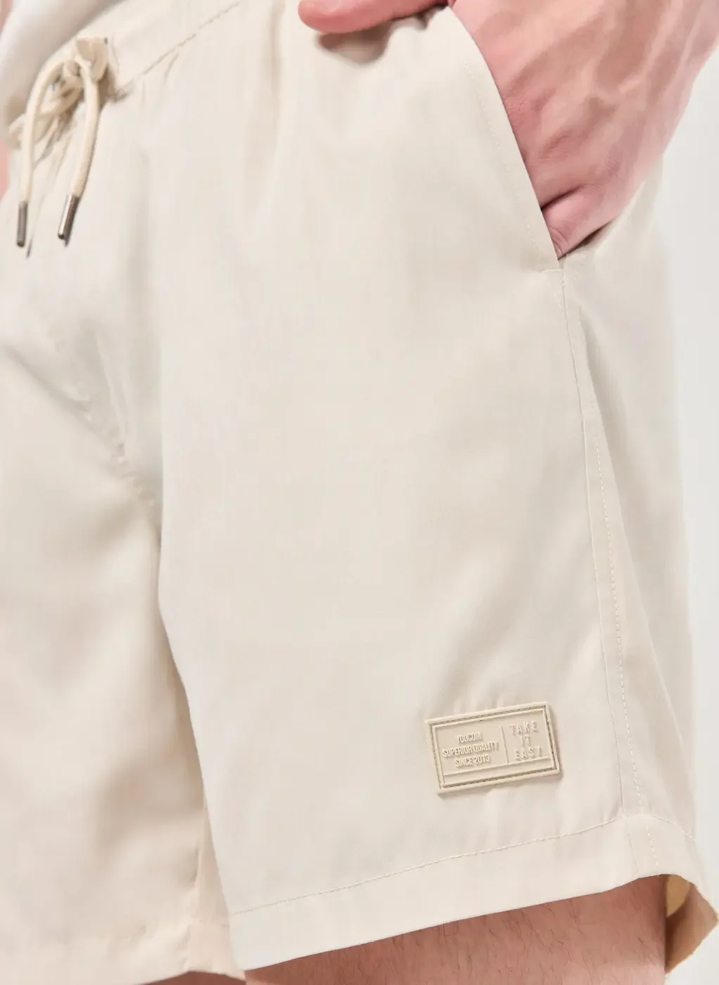 Bermuda Em Tecido Estonado