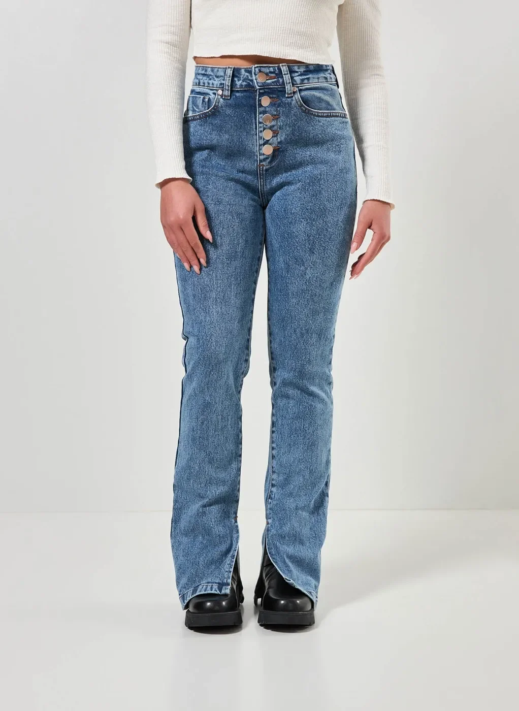 Calça Jeans Slim Com Recorte Na Barra