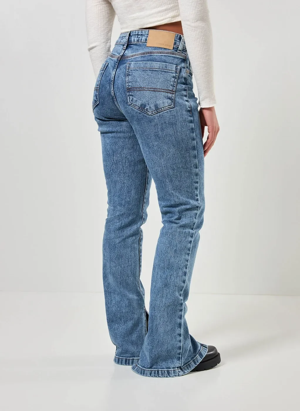 Calça Jeans Slim Com Recorte Na Barra