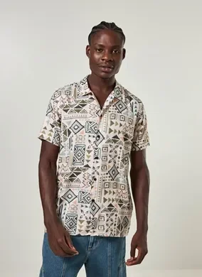 Camisa Manga Curta Estampada Folk