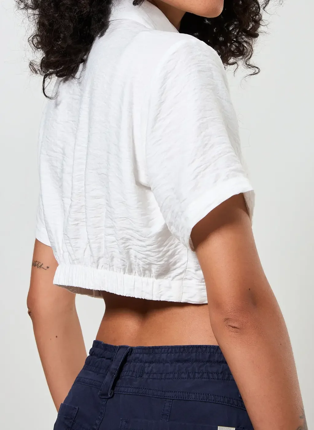 Camisa Cropped Assimétrica Texturizada