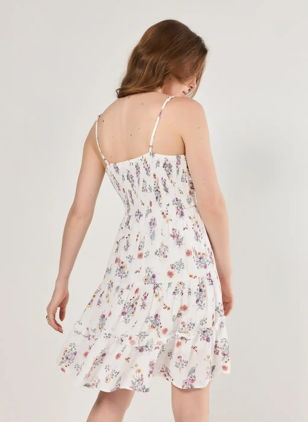 Vestido Romântico Off-White Com Flores