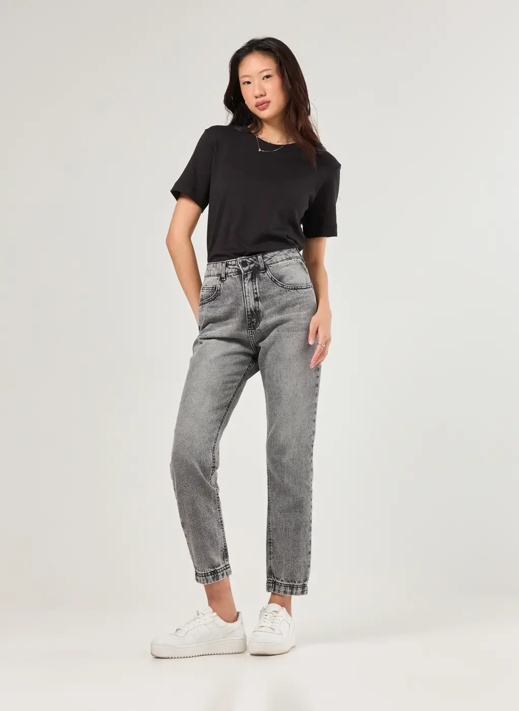 Calça Mom Em Jeans Cinza