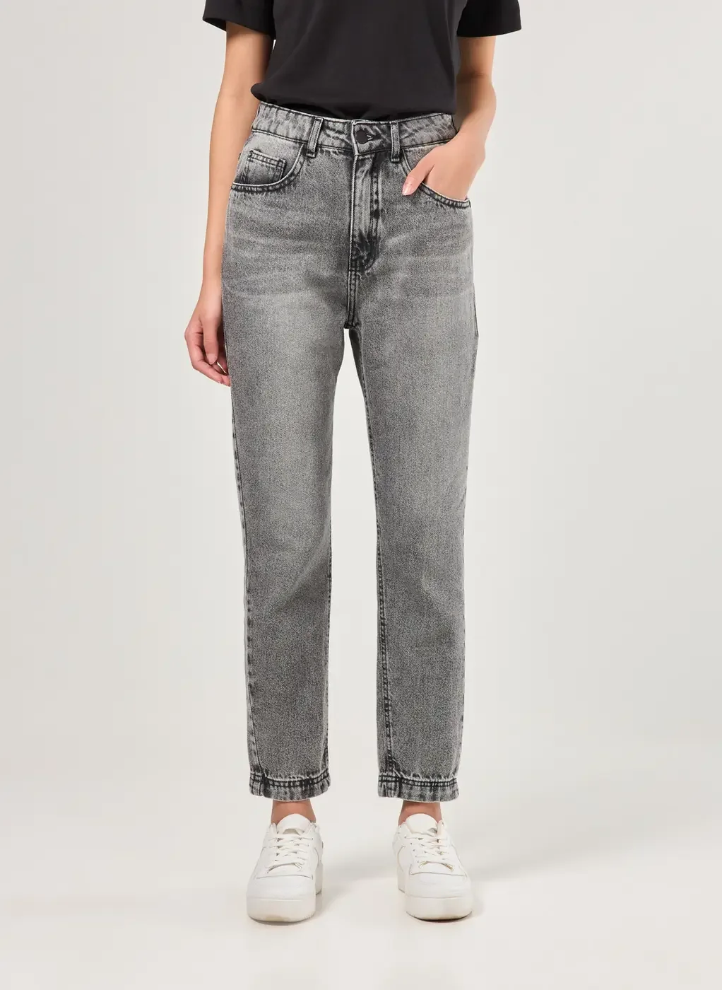 Calça Mom Em Jeans Cinza