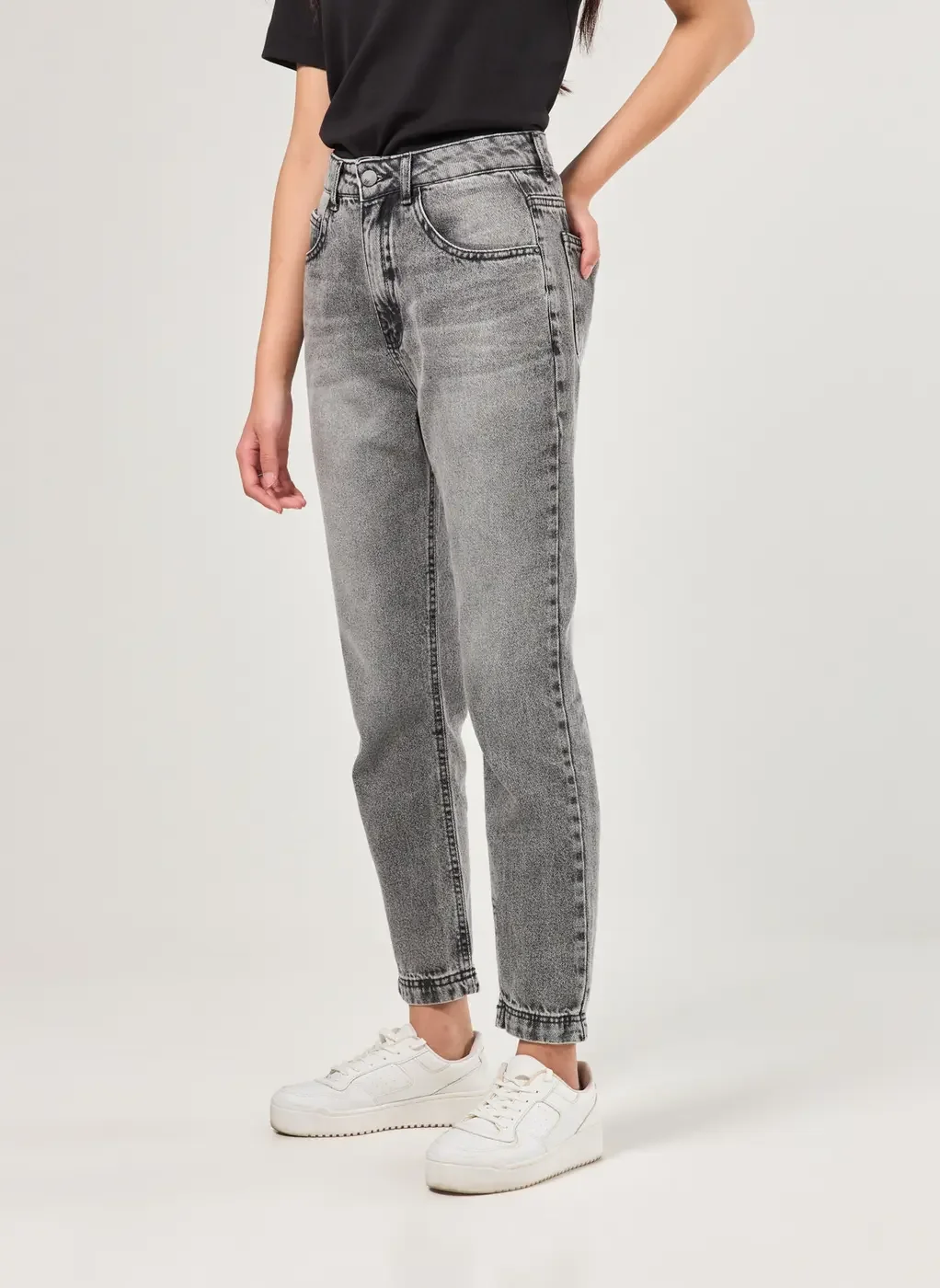 Calça Mom Em Jeans Cinza