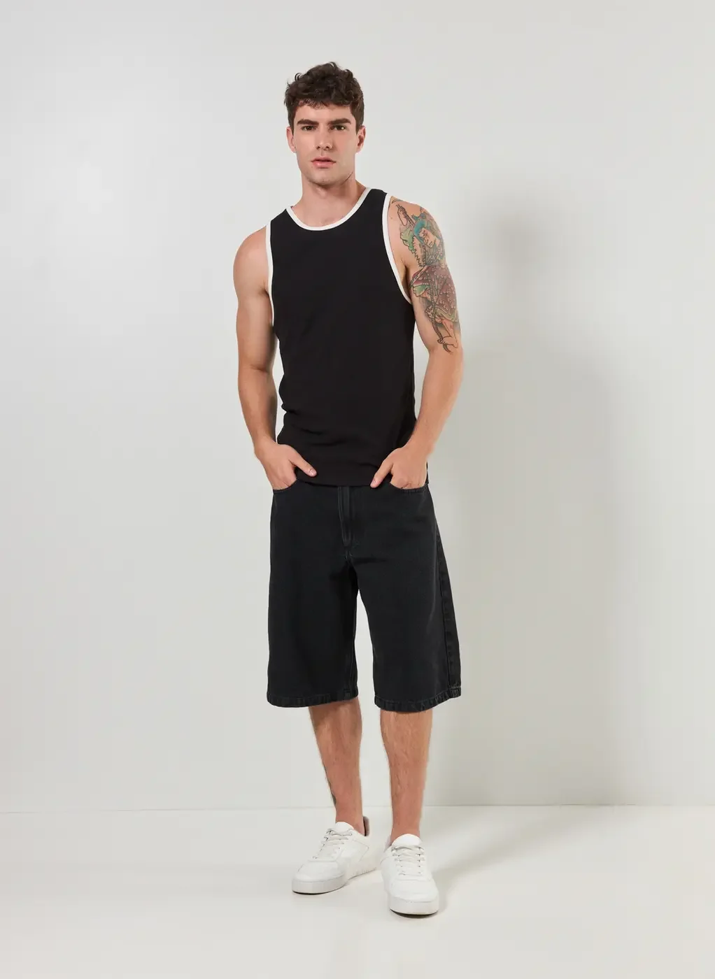 Regata Em Ribana Detalhes Contrastantes