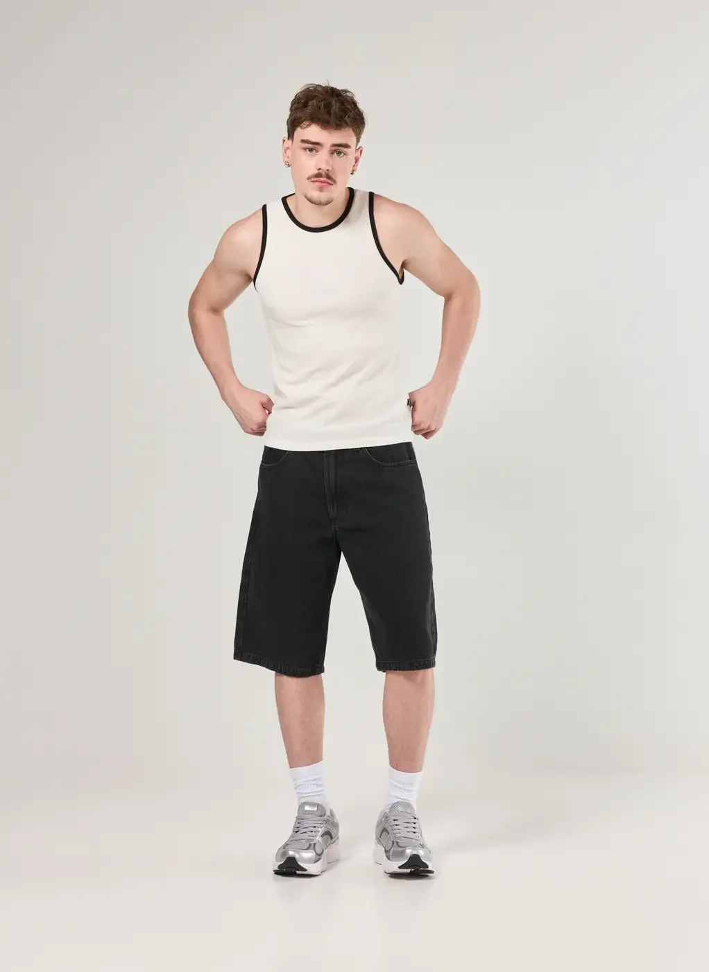 Regata Em Ribana Detalhes Contrastantes