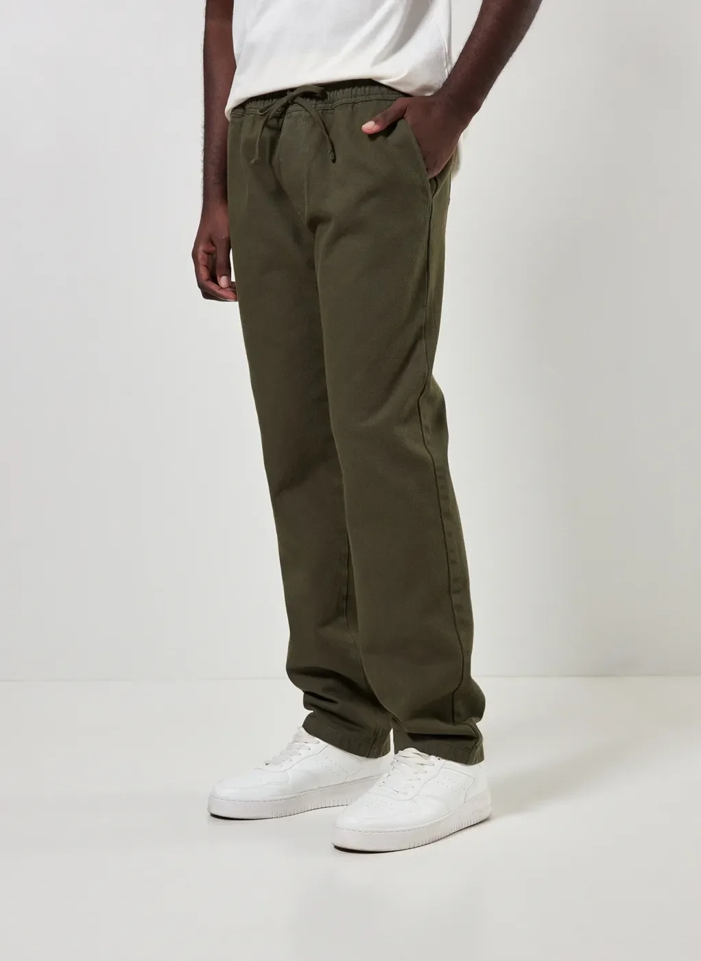 Calça Em Sarja Verde Militar Com Amarração