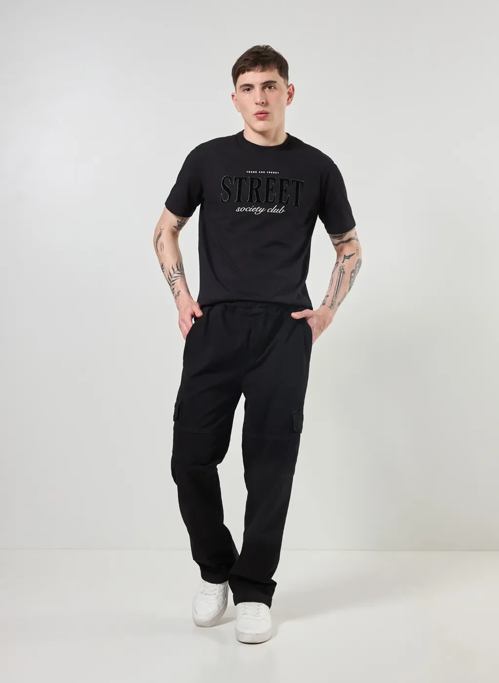 Calça Cargo Reta Em Sarja Preta