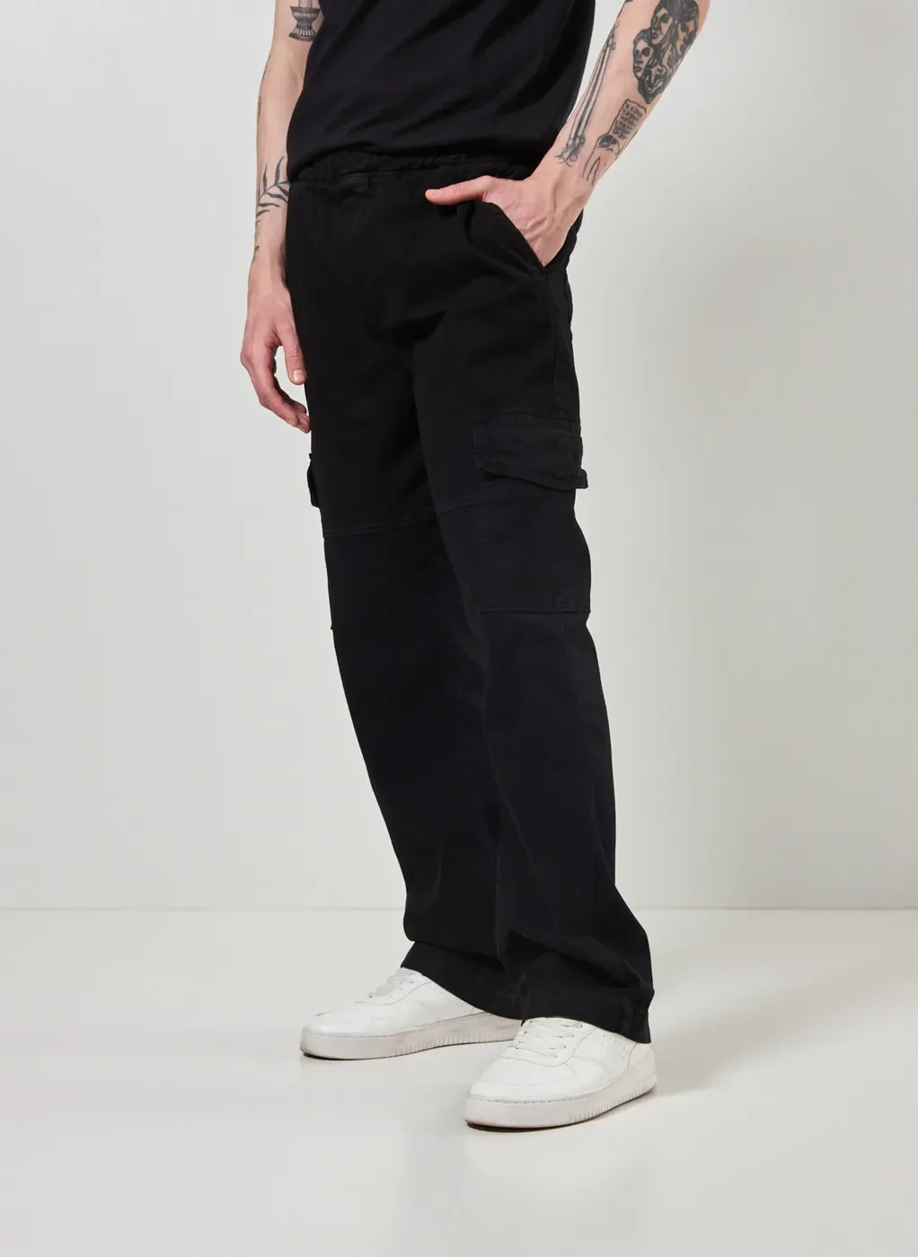 Calça Cargo Reta Em Sarja Preta