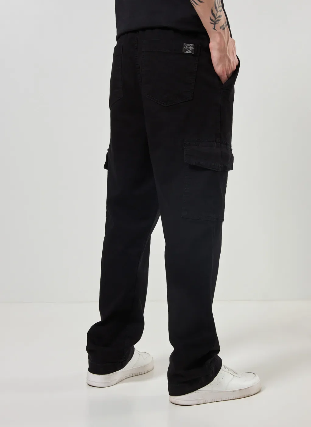 Calça Cargo Reta Em Sarja Preta