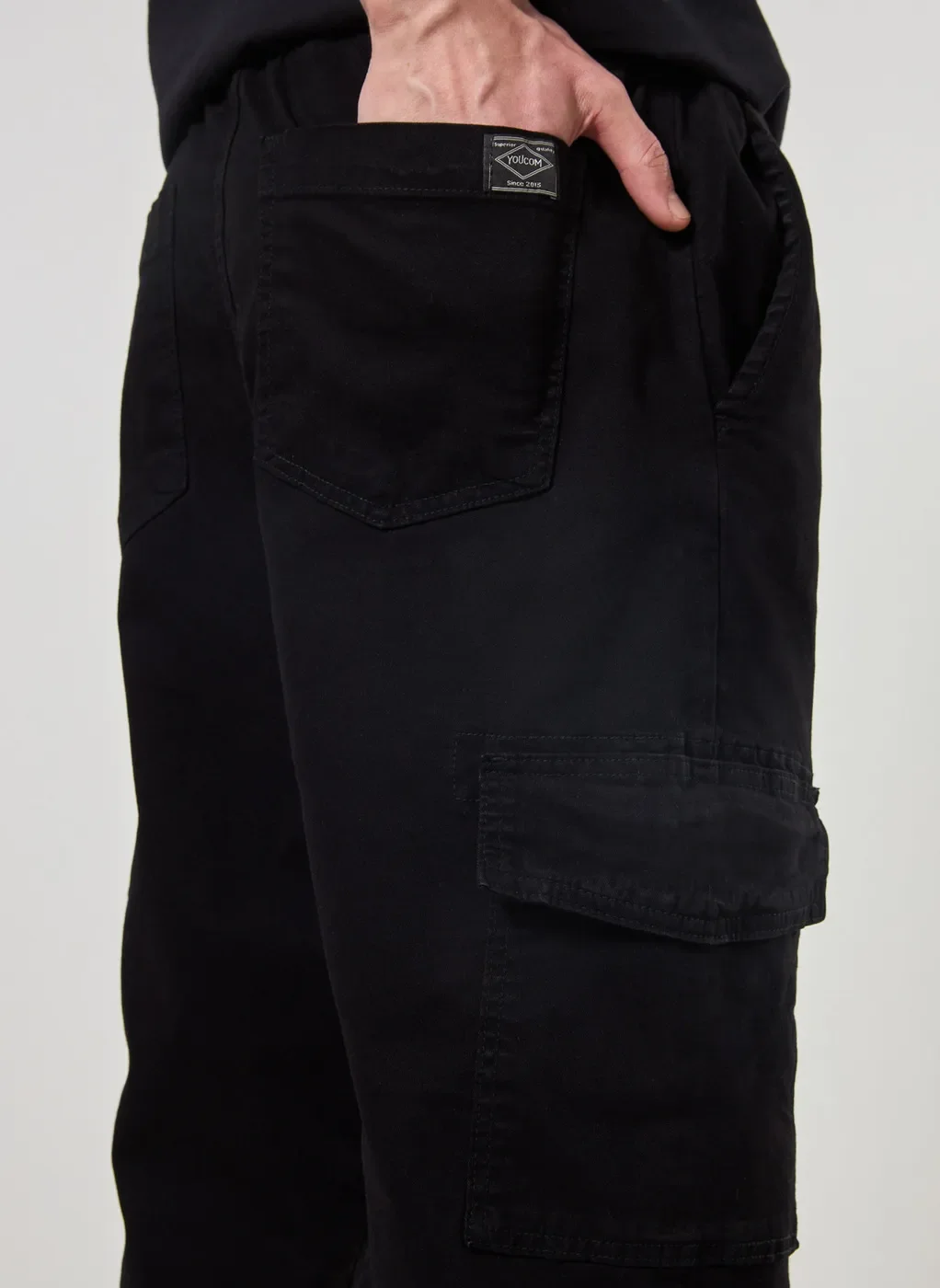 Calça Cargo Reta Em Sarja Preta