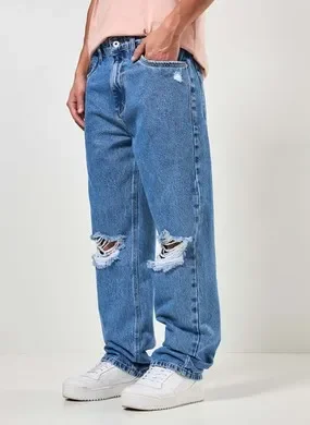 Calça Jeans Reta Com Rasgos