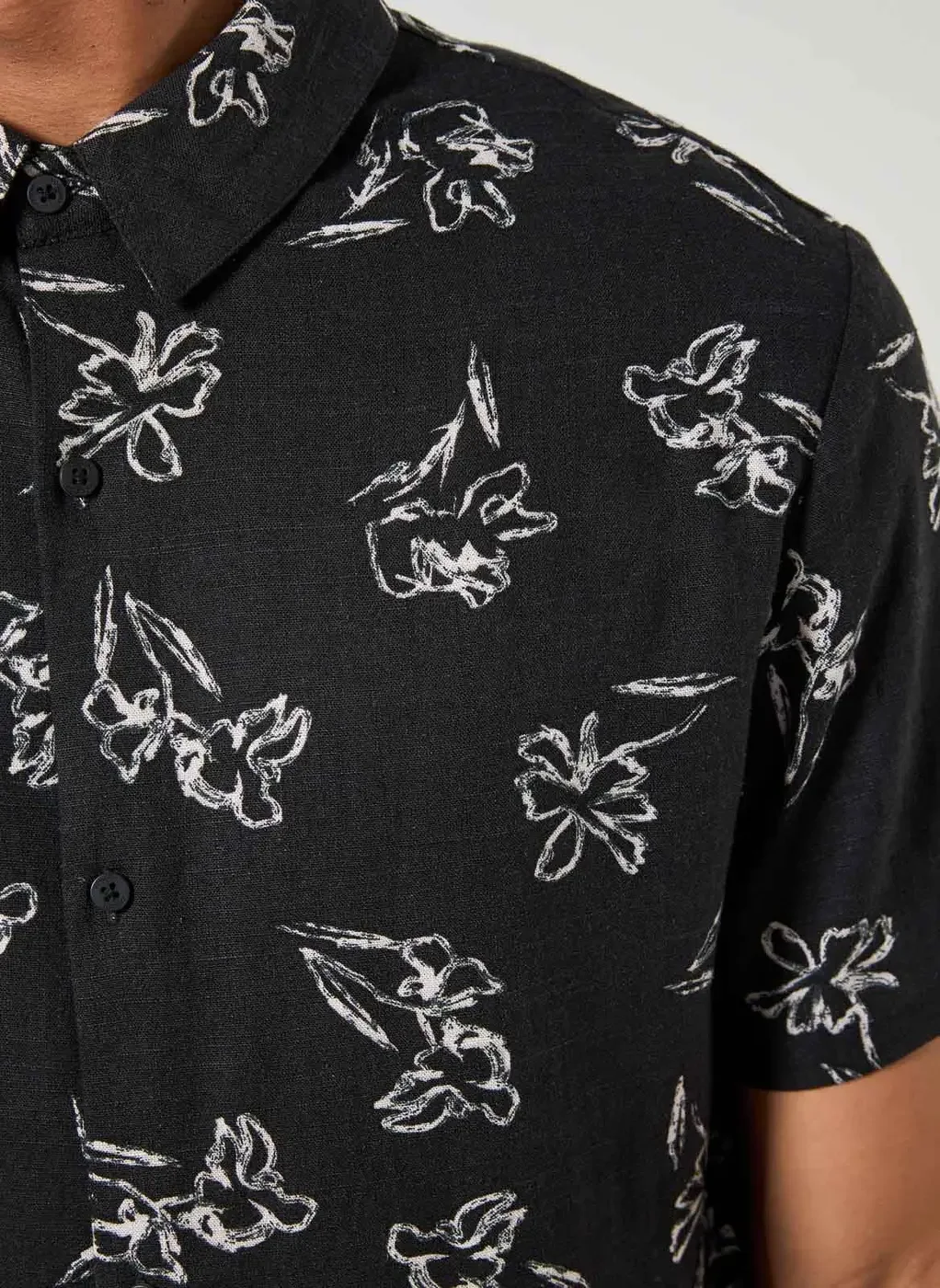 Camisa Linho Preta Com Flores Brancas