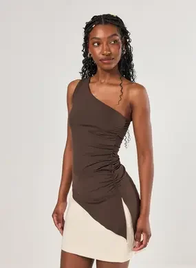 Blusa Assimétrica Ombro Único Em Poliamida