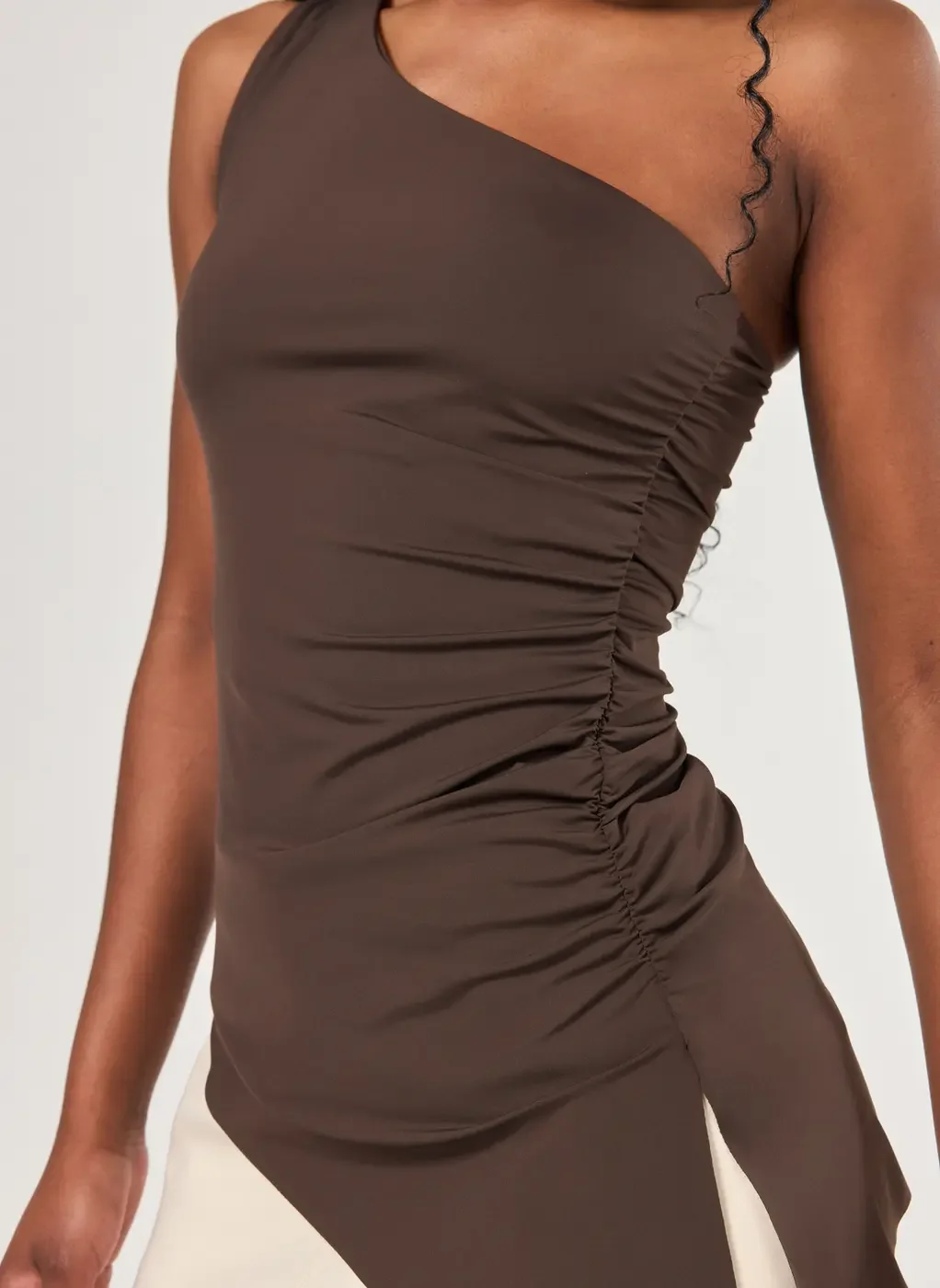 Blusa Assimétrica Ombro Único Em Poliamida