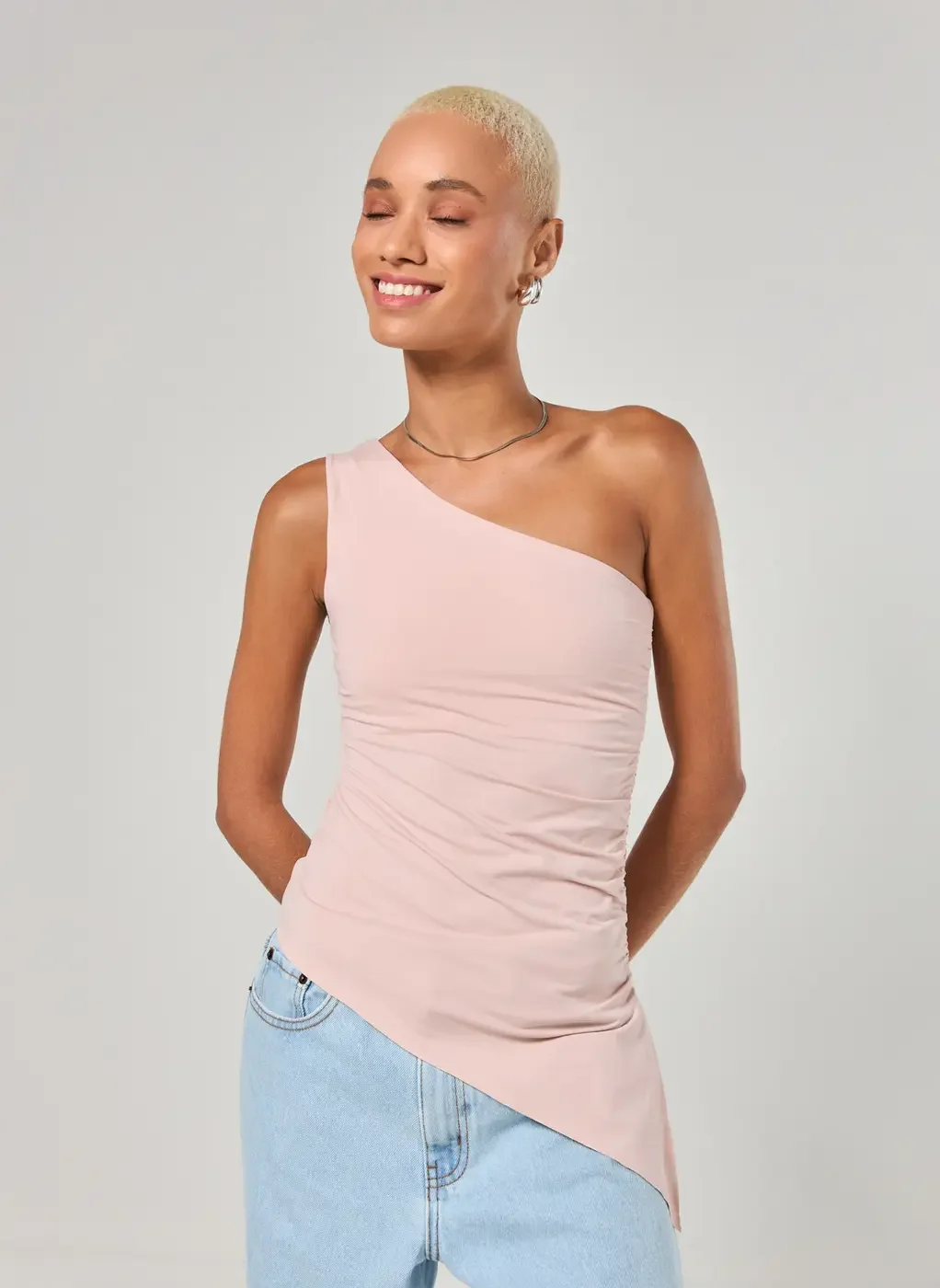 Blusa Assimétrica Ombro Único Em Poliamida