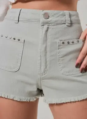 Short Em Sarja Verde Seco Tachas