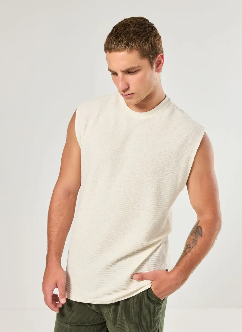 Regata Linho Off-White Texturizada