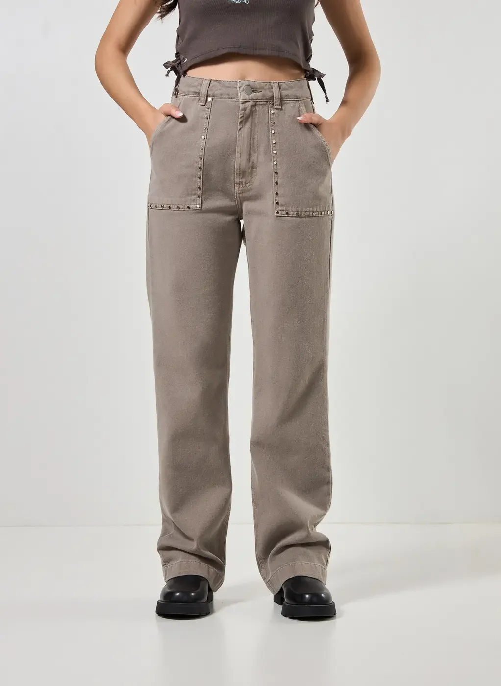 Calça Wide Leg Cinza Com Tachinhas