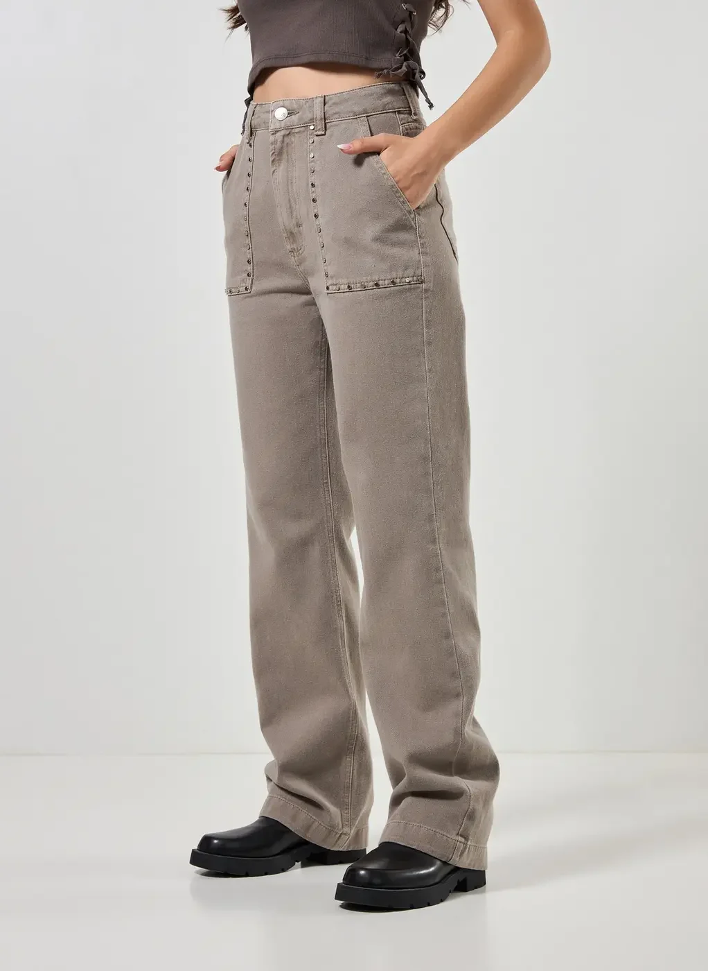 Calça Wide Leg Cinza Com Tachinhas