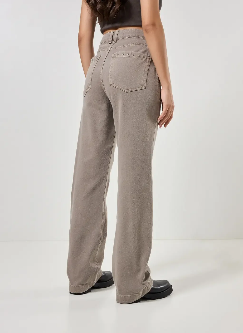 Calça Wide Leg Cinza Com Tachinhas