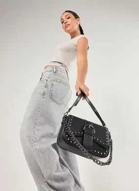Bolsa Preta Com Fivela E Tachinhas