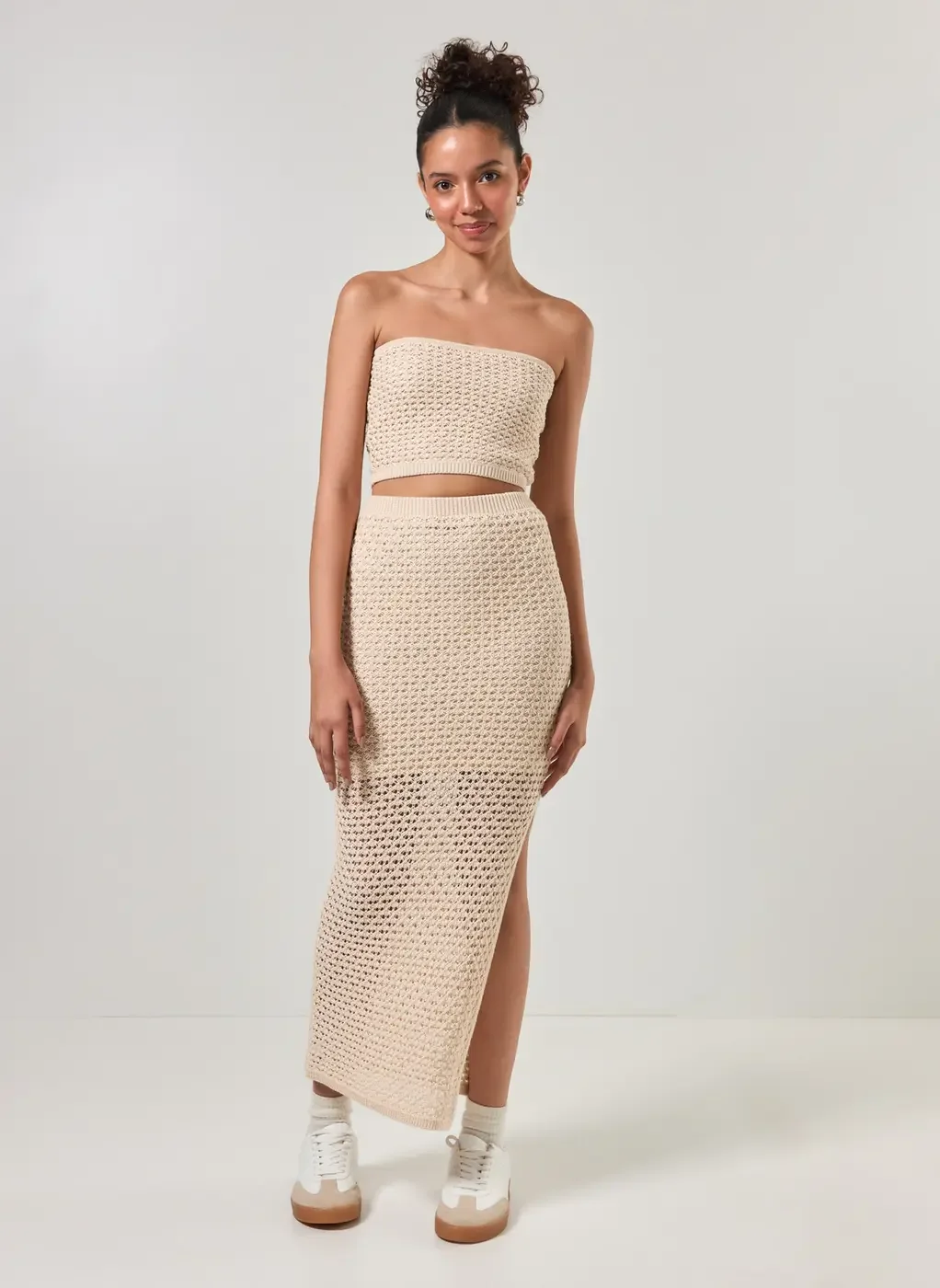Saia Midi Crochê Areia Fenda