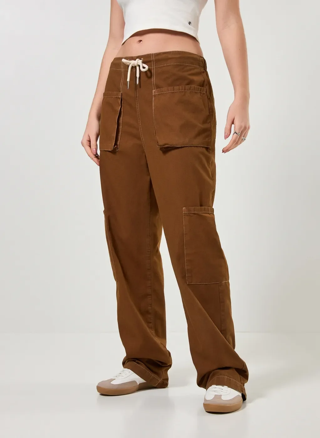 Calça Cargo Em Sarja Marrom