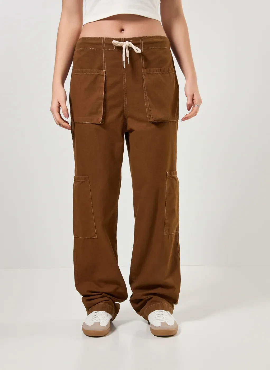 Calça Cargo Em Sarja Marrom