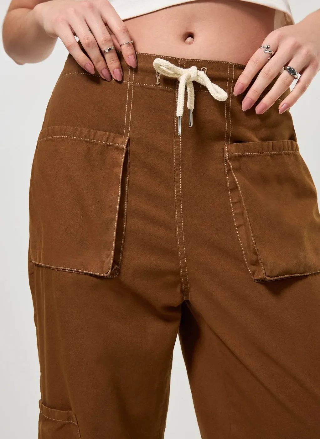 Calça Cargo Em Sarja Marrom