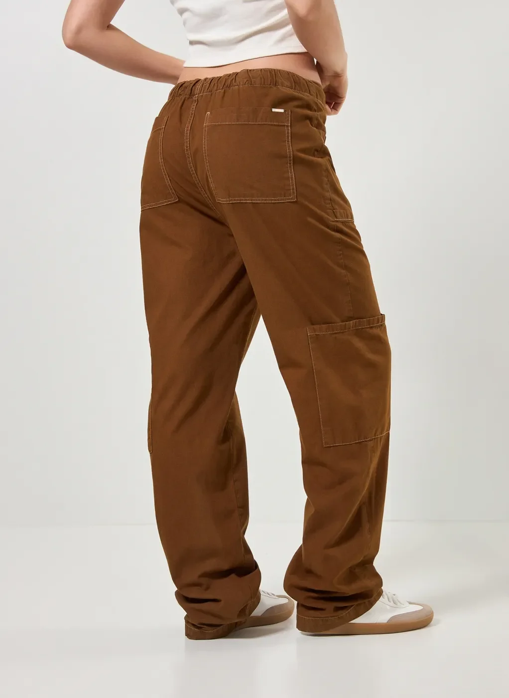 Calça Cargo Em Sarja Marrom