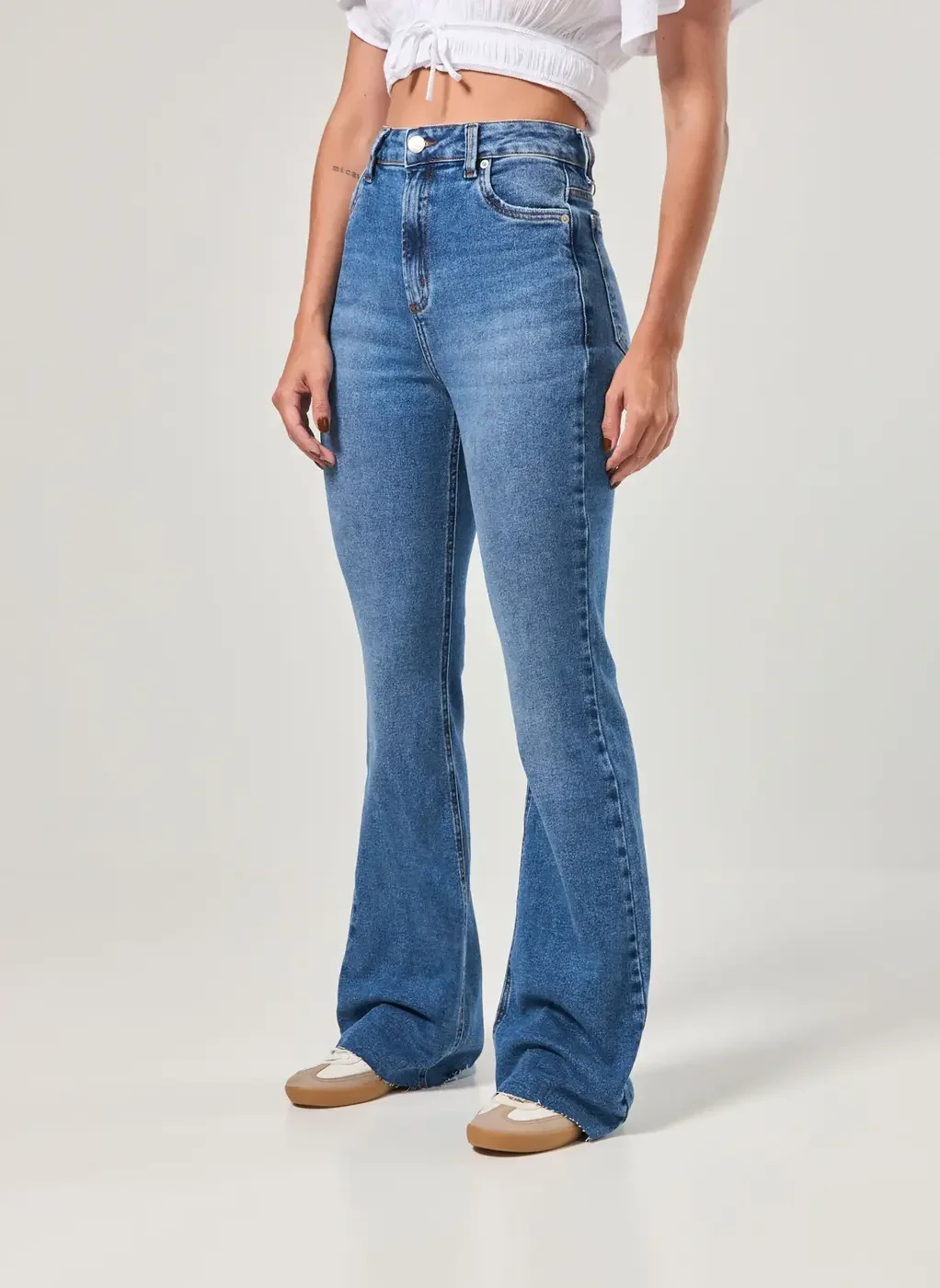 Calça Flare Jeans Com Elastano