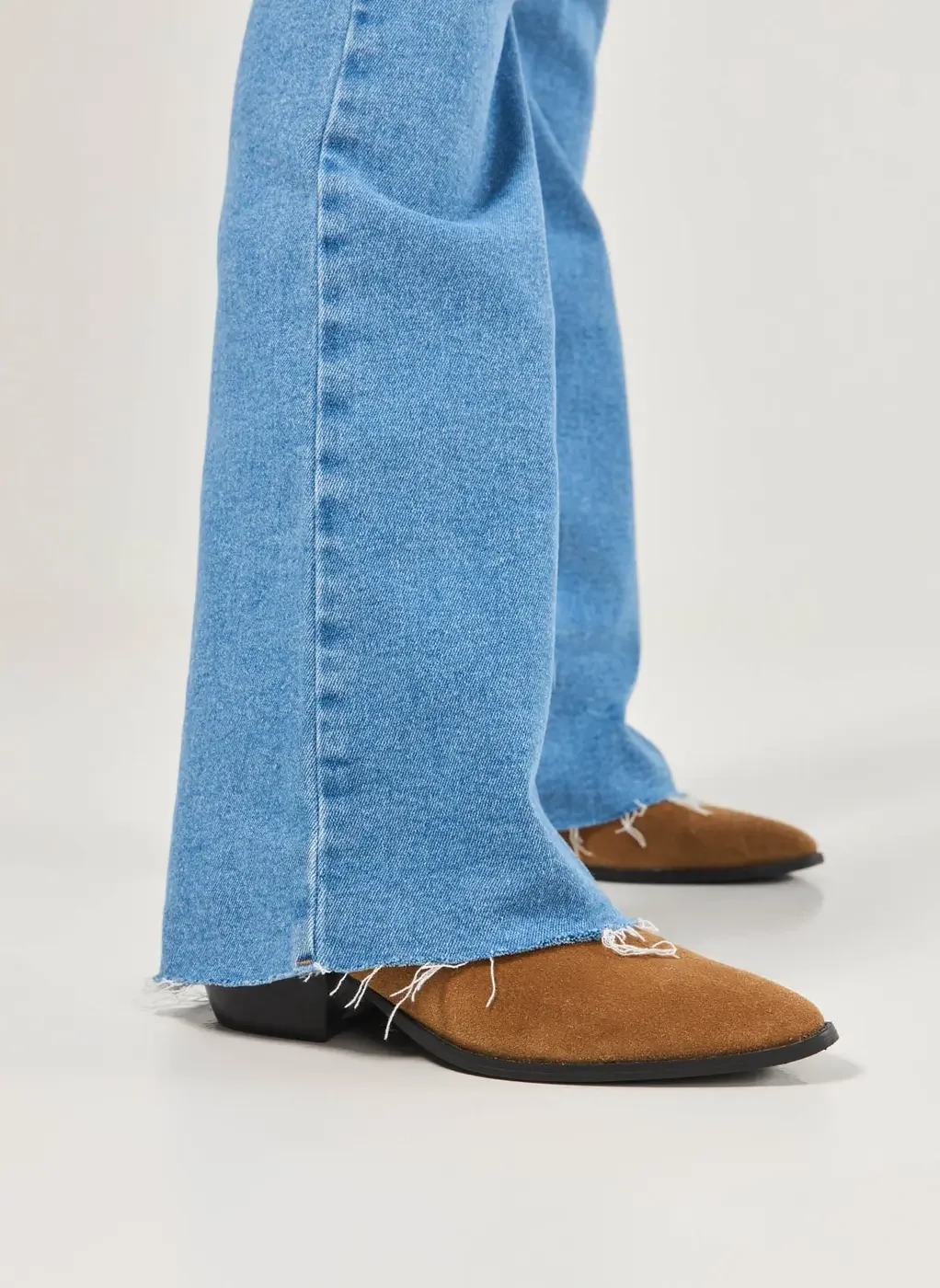 Calça Flare Jeans Com Elastano