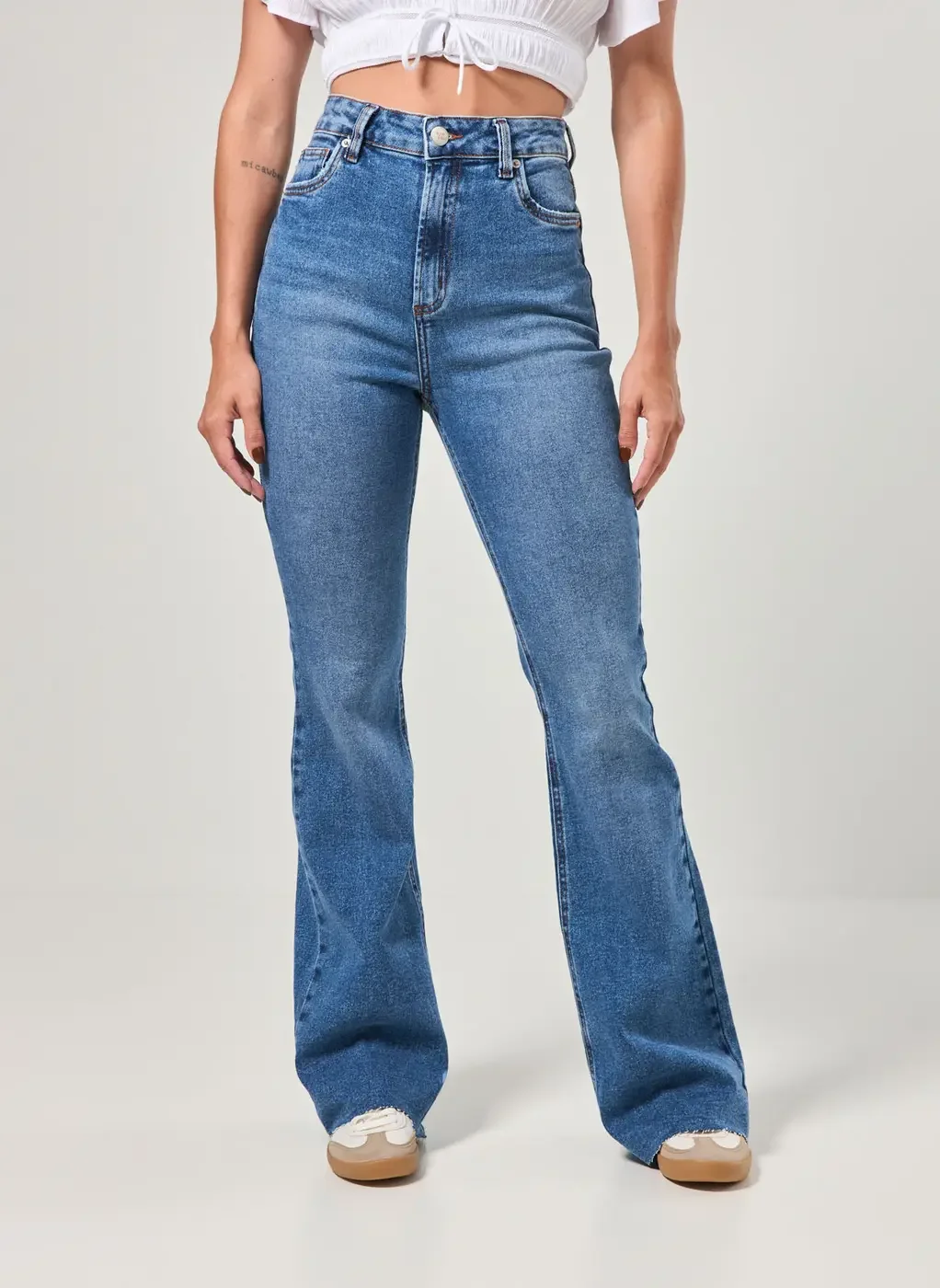Calça Flare Jeans Com Elastano