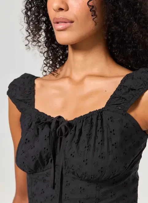 Blusa Preta Broderie Corsetada