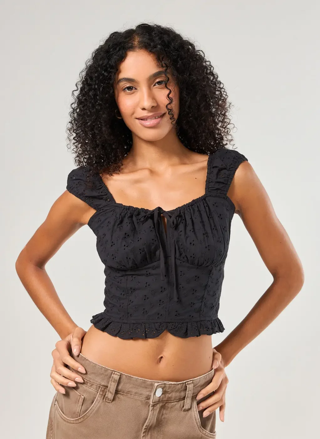 Blusa Preta Broderie Corsetada