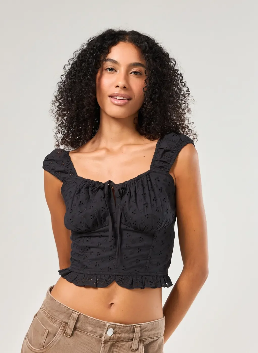Blusa Preta Broderie Corsetada
