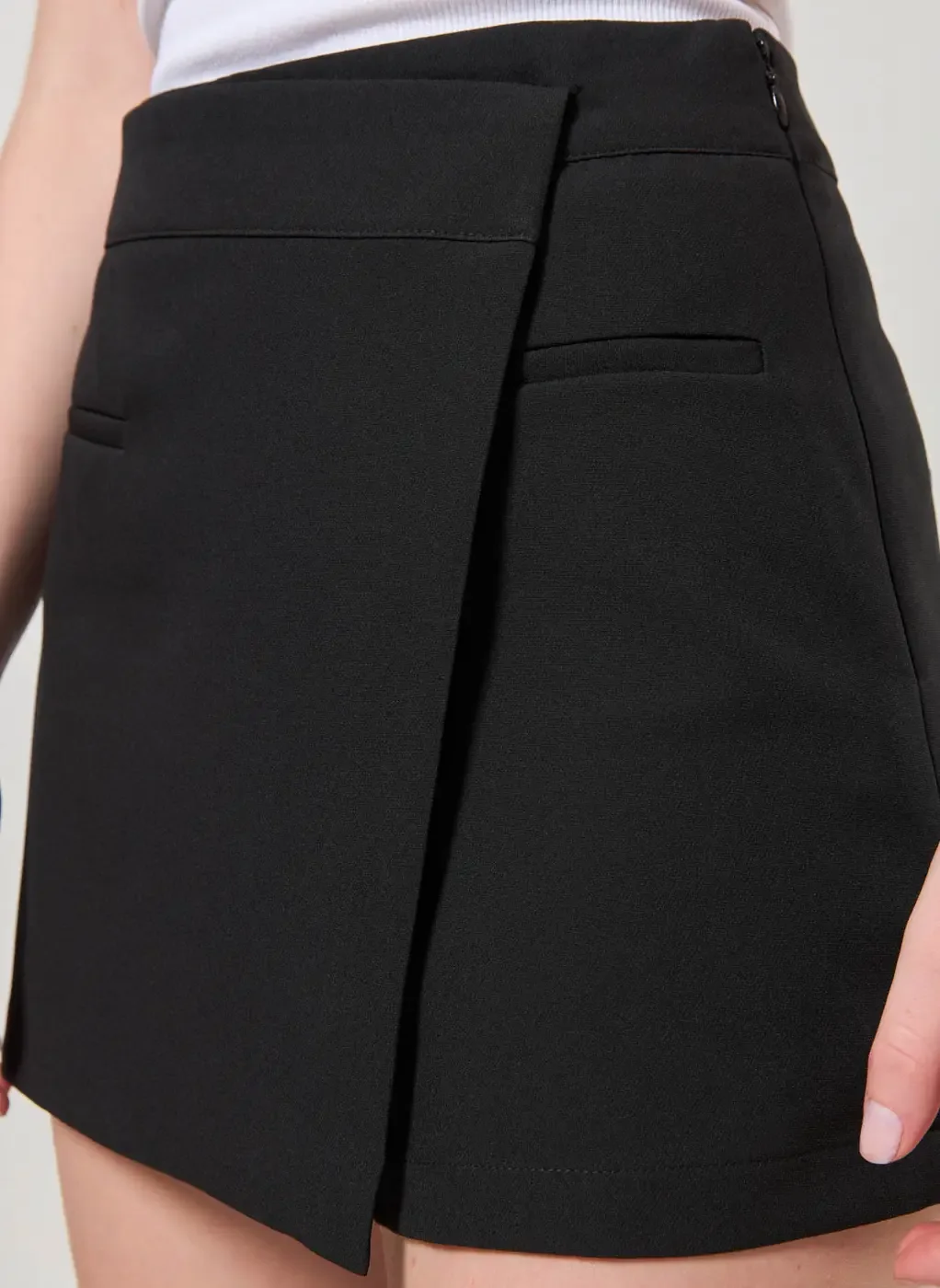 Short Saia Alfaiataria Cós Assimétrico