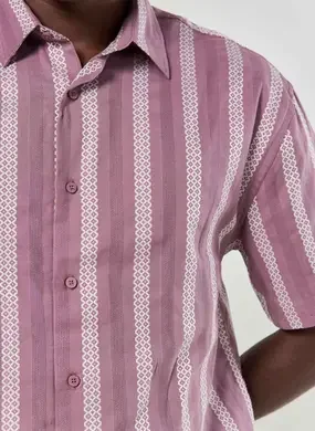 Camisa Roxa Com Listras Brancas