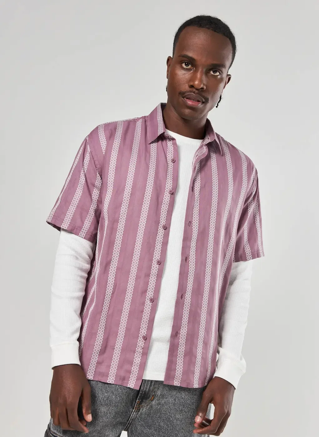 Camisa Roxa Com Listras Brancas