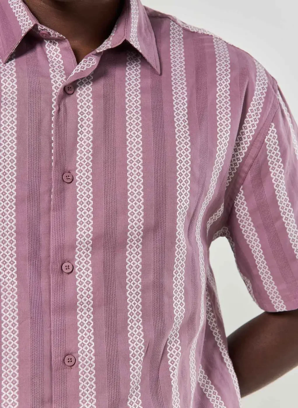 Camisa Roxa Com Listras Brancas