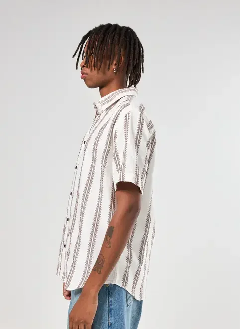 Camisa Box Listras Bordadas