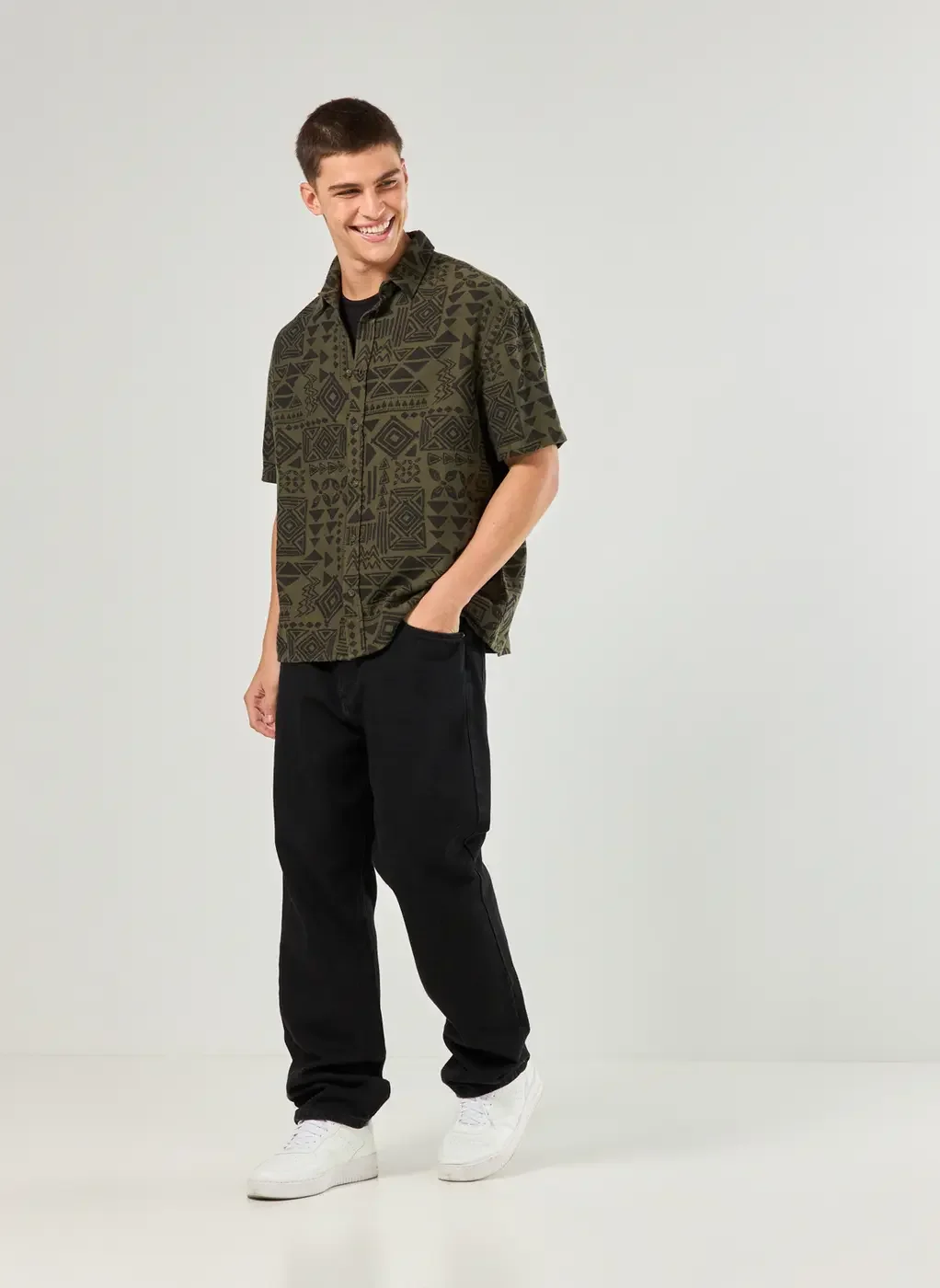 Camisa Box Verde Estampa Geométrica