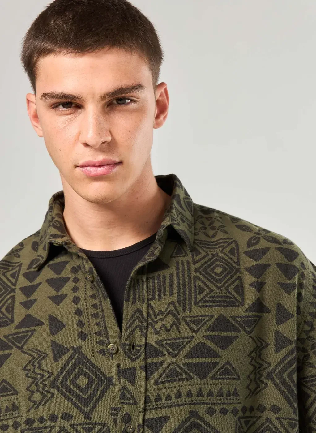 Camisa Box Verde Estampa Geométrica