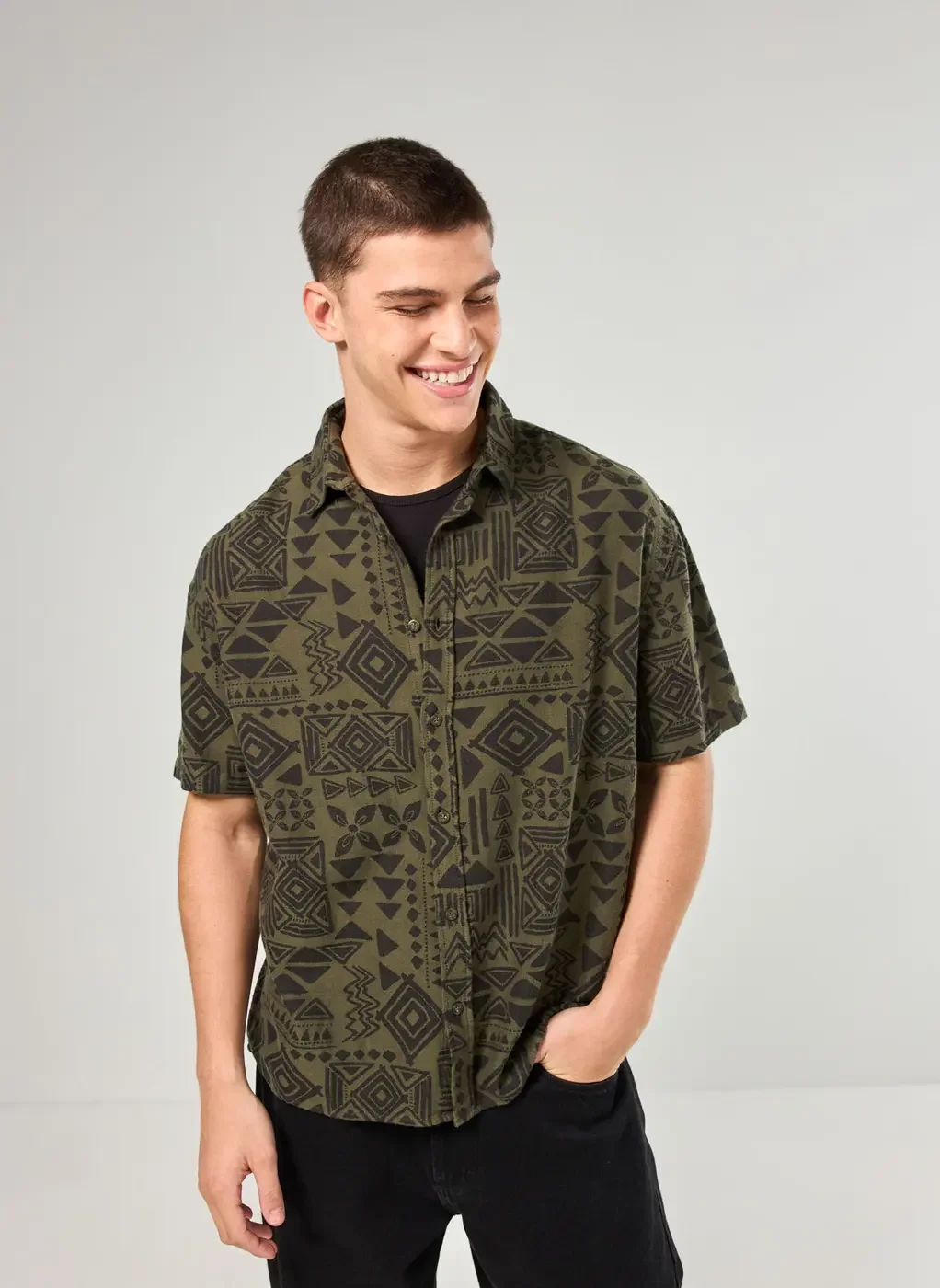 Camisa Box Verde Estampa Geométrica