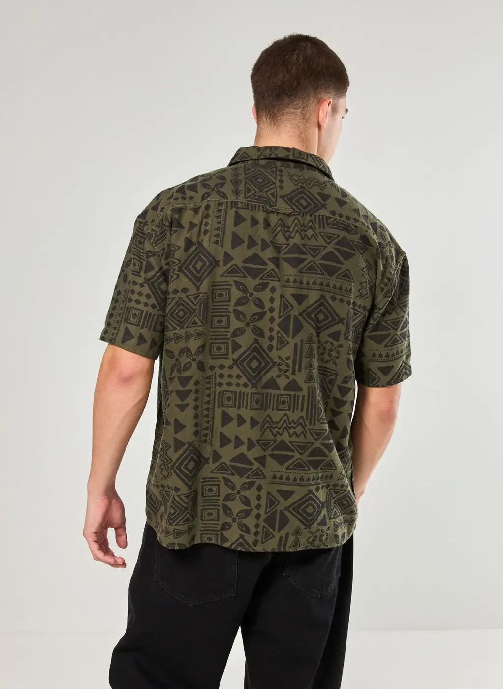 Camisa Box Verde Estampa Geométrica