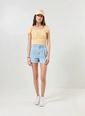 Short Jeans Claro Com Pregas