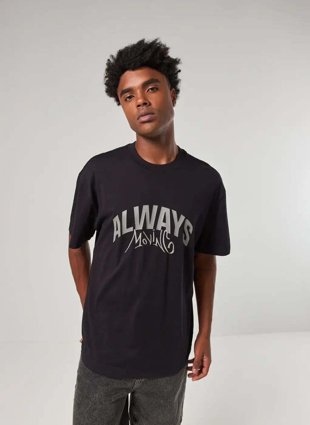 Camiseta Preta Box Always Moving