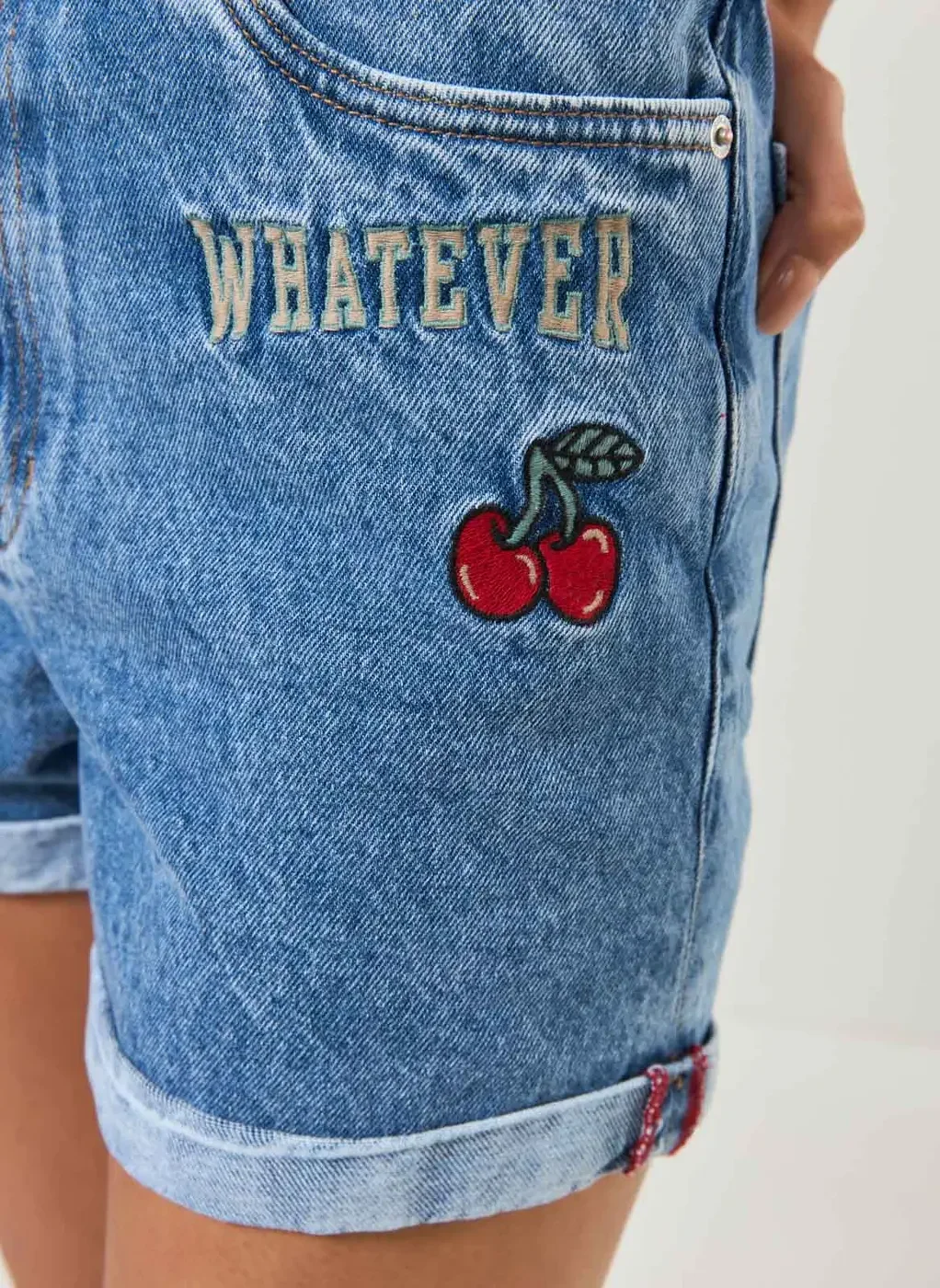 Short Jeans Cintura Alta Patchs